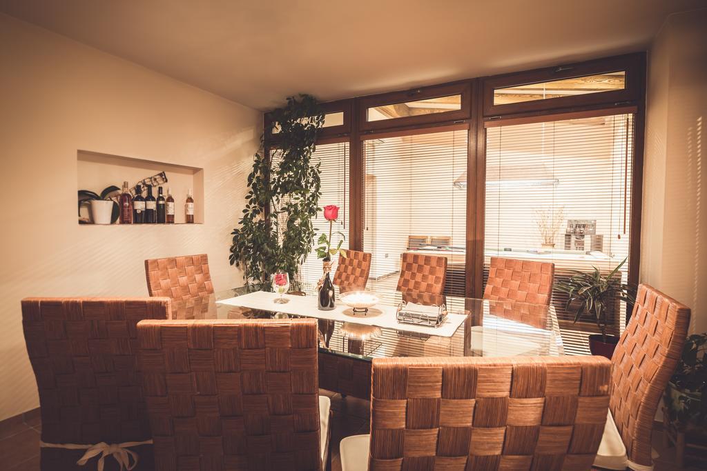 Penzion Víno Hruška Blatnička Exterior foto
