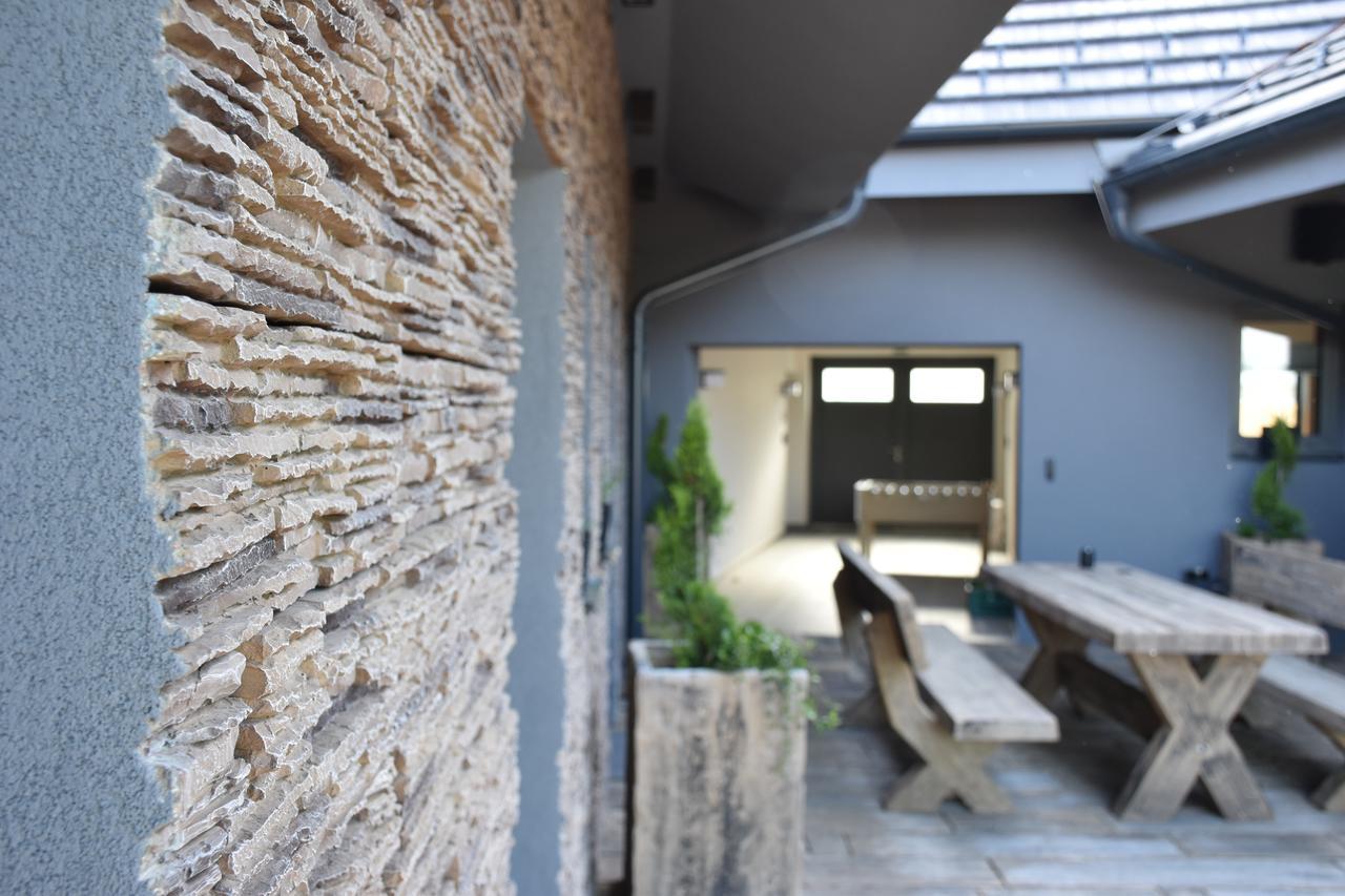 Penzion Víno Hruška Blatnička Exterior foto