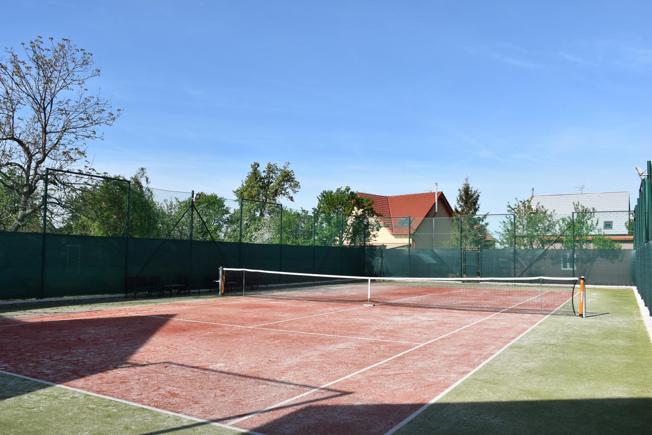 Penzion Víno Hruška Blatnička Exterior foto