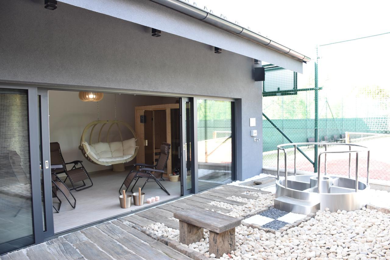 Penzion Víno Hruška Blatnička Exterior foto