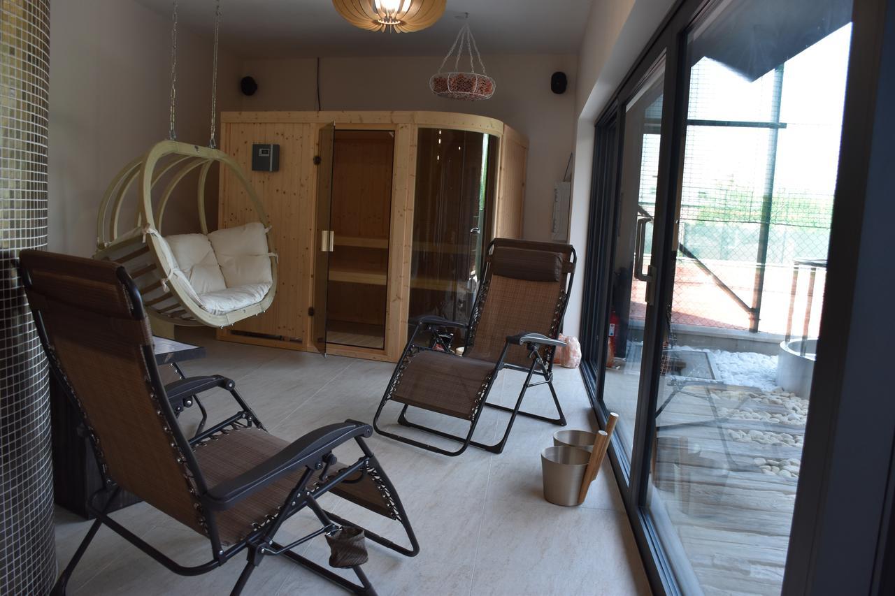 Penzion Víno Hruška Blatnička Exterior foto